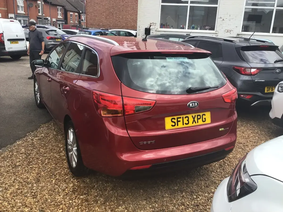 Used Kia Ceed 128 HP (94 kW) 2013 Red Hatchback
