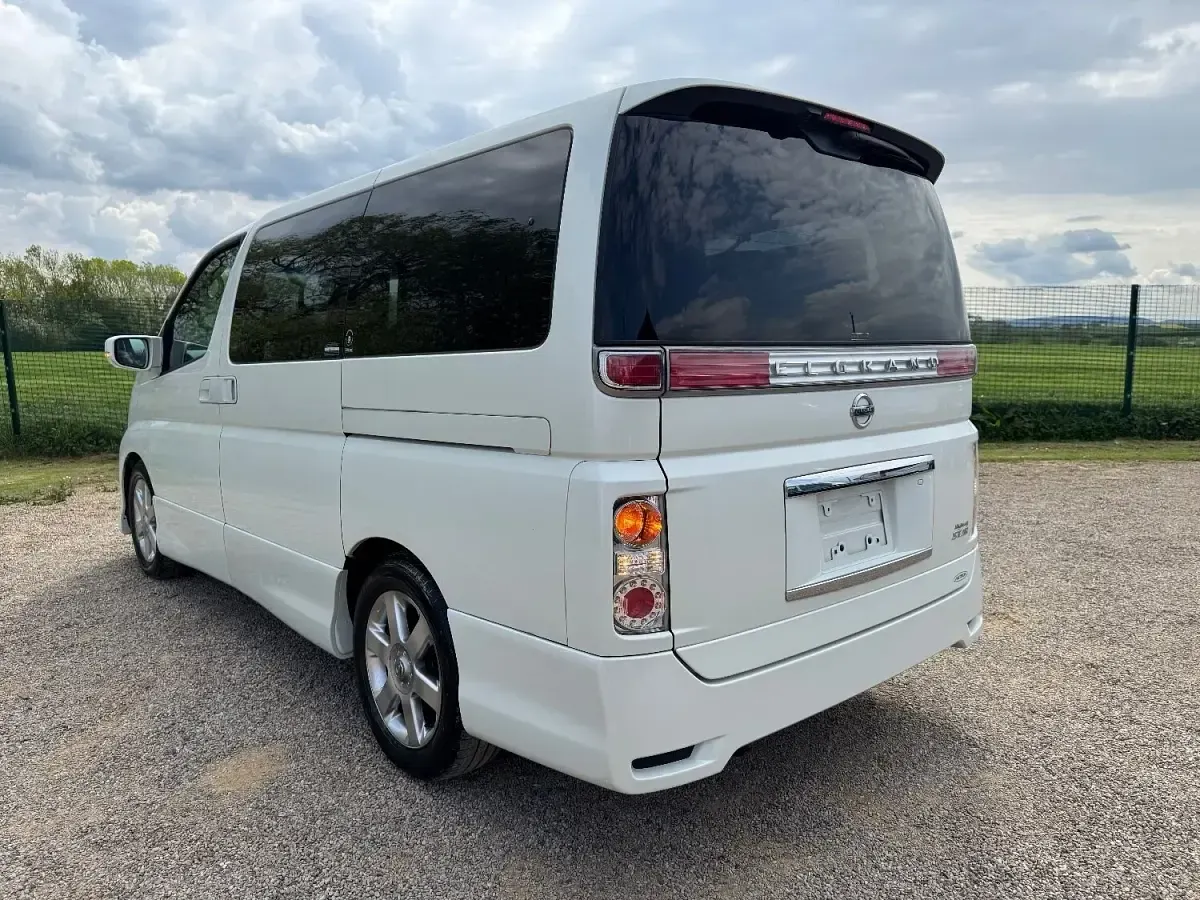 Used Nissan Elgrand 2006 White MPV