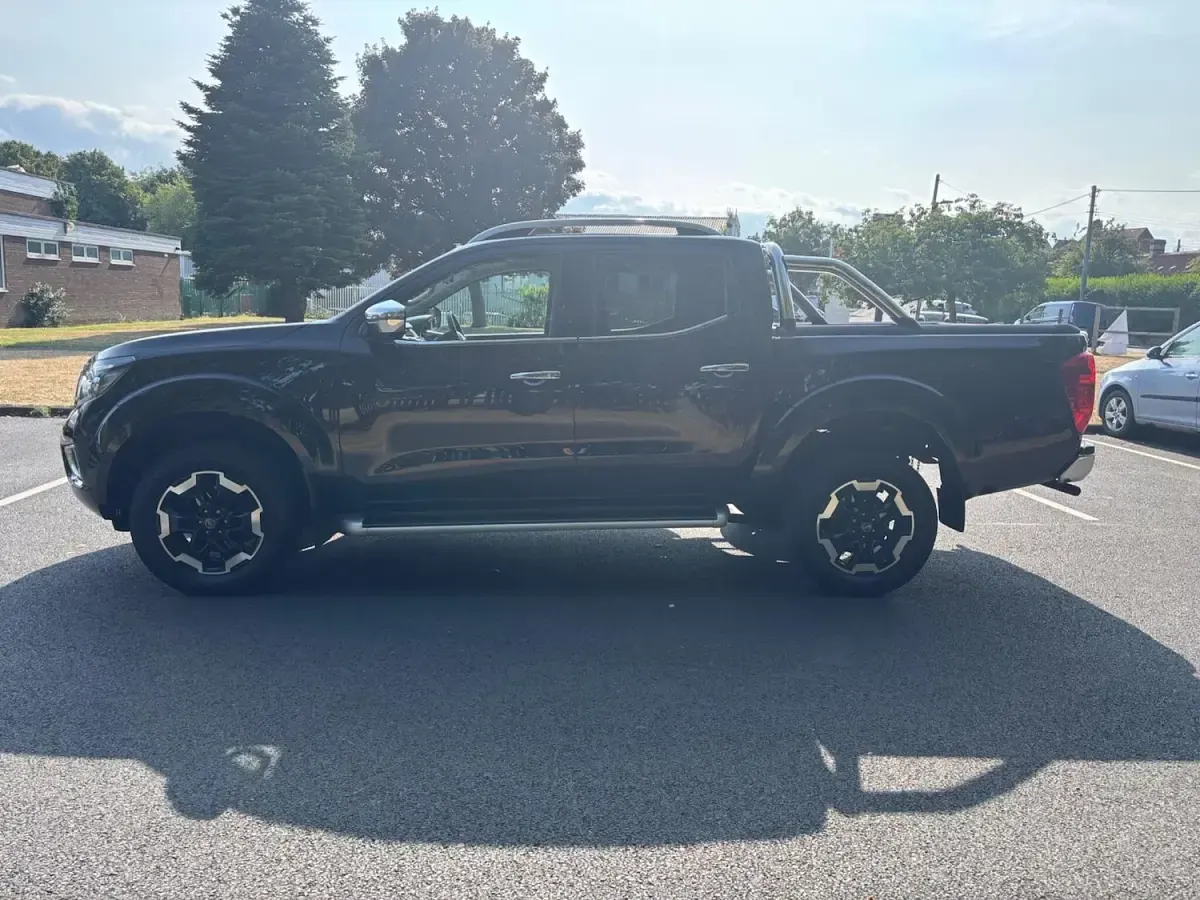 Used Nissan Navara Tekna 190 HP (139 kW) 2019 Black Pickup