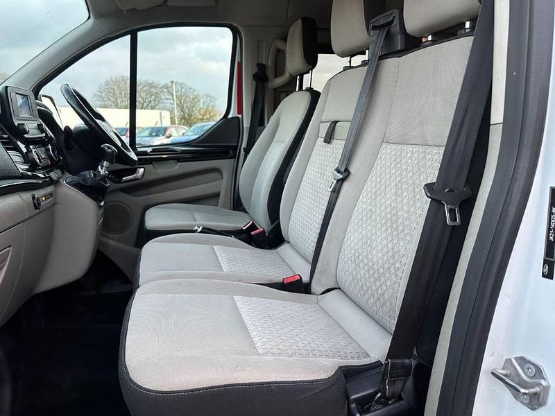 Used Ford Tourneo Custom Zetec 130 HP (95 kW) 2019 White Van