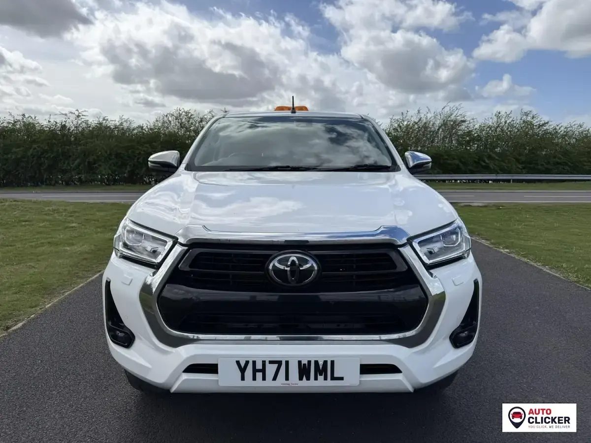 Used Toyota HiLux 204 HP (150 kW) 2021 White Pickup