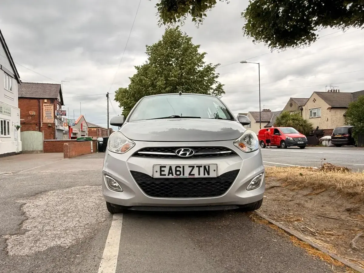 Used Hyundai i10 Active 86 HP (63 kW) 2011 Silver Hatchback