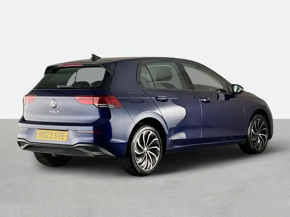 Used VW Golf VIII Life 110 HP (80 kW) 2023 Blue Hatchback