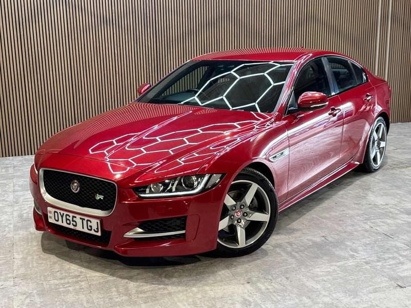 Used Jaguar XE R-Sport 180 HP (132 kW) 2015 Red Sedan
