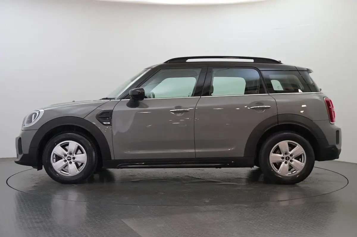 Używany Mini Cooper Countryman Classic 134 KM (98 kW) 2022 Szary SUV