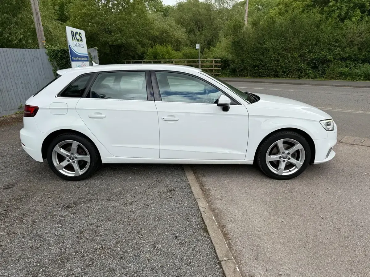 Used Audi A3 Sportback Sport 150 HP (110 kW) 2017 White Hatchback
