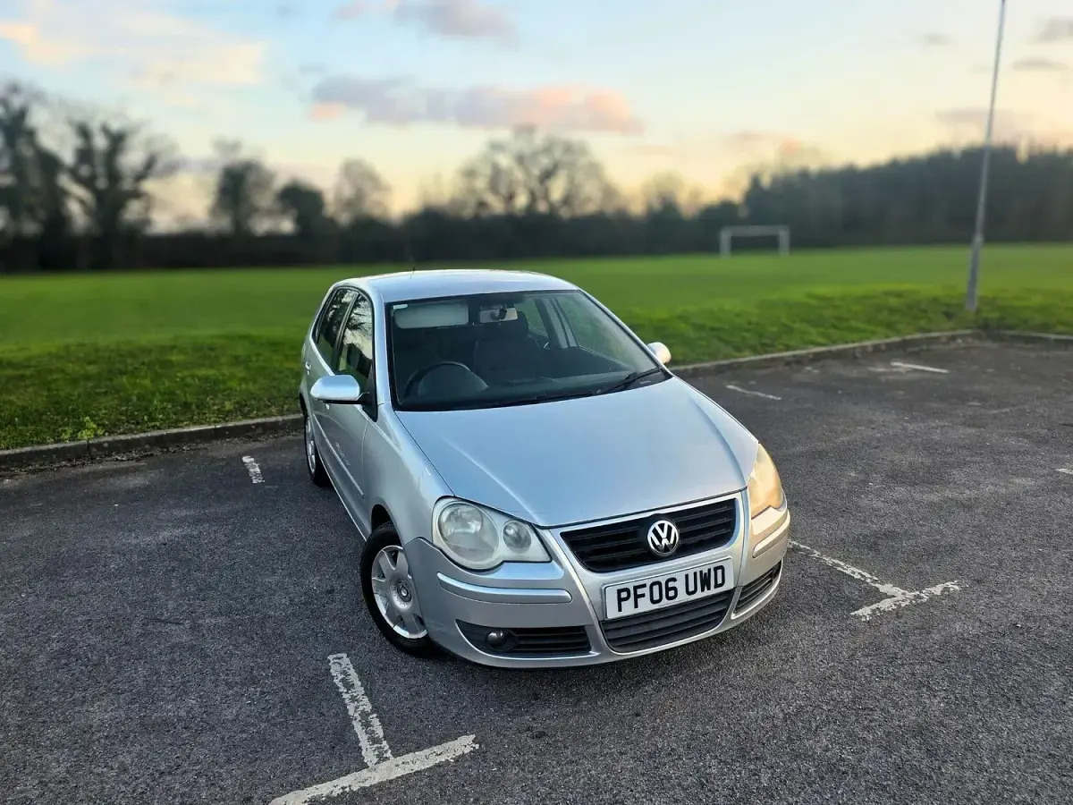 Used VW Polo S 64 HP (47 kW) 2006 Silver Hatchback