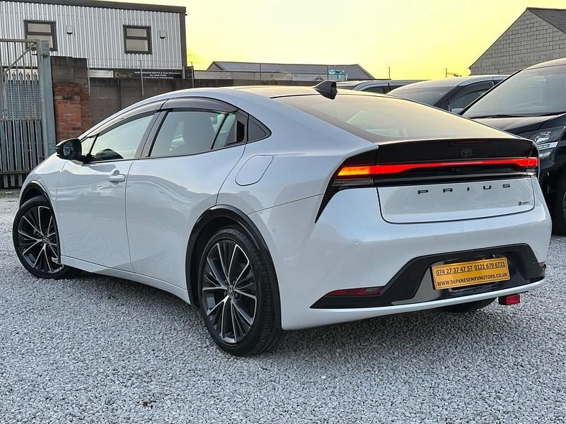 Used Toyota Prius 2023 White Hatchback