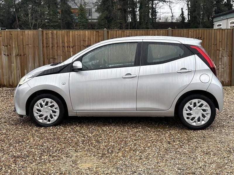 Used Toyota Aygo X-play 72 HP (52 kW) 2020 Silver Hatchback