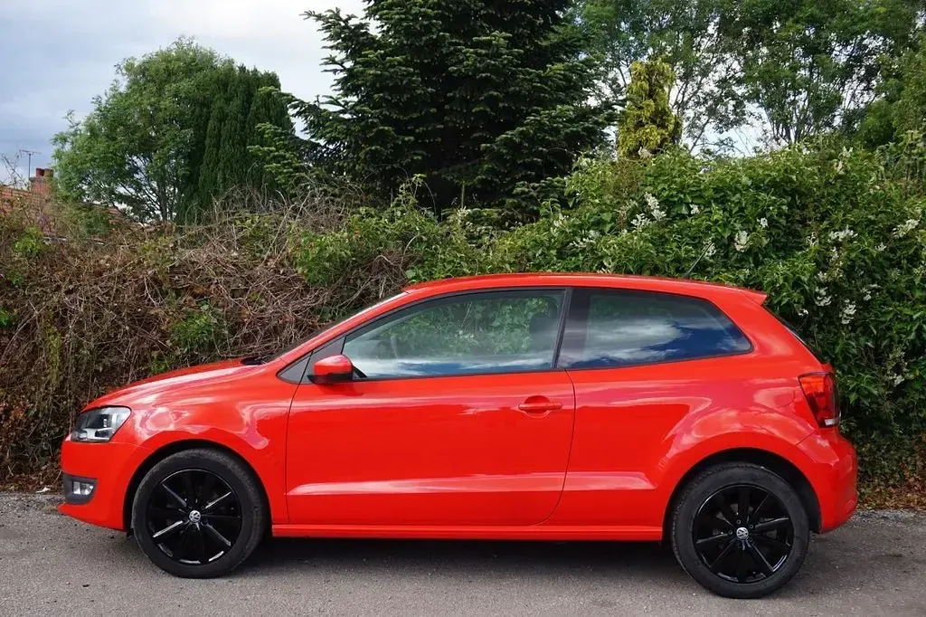 Used VW Polo Edition 60 HP (44 kW) 2014 Red Hatchback