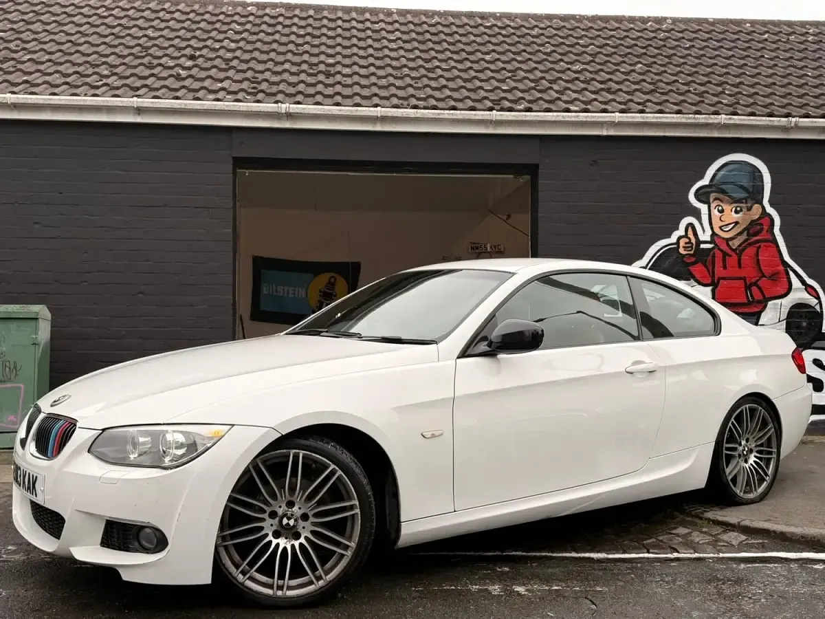 Used BMW 318 Sport Line 141 HP (103 kW) 2013 White Coupe