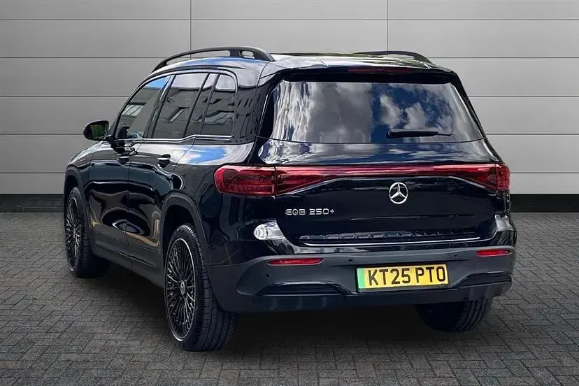 Usado Mercedes EQB250+ Urban 139 kW (190 HP) 2025 Preto SUV