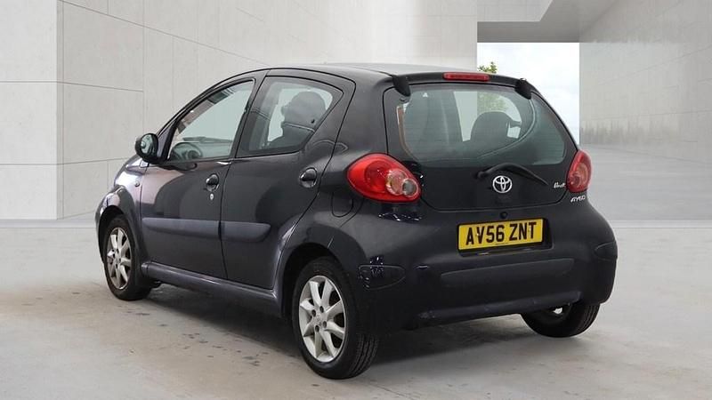 Begagnad Toyota Aygo 2007 Svart Halvkombi