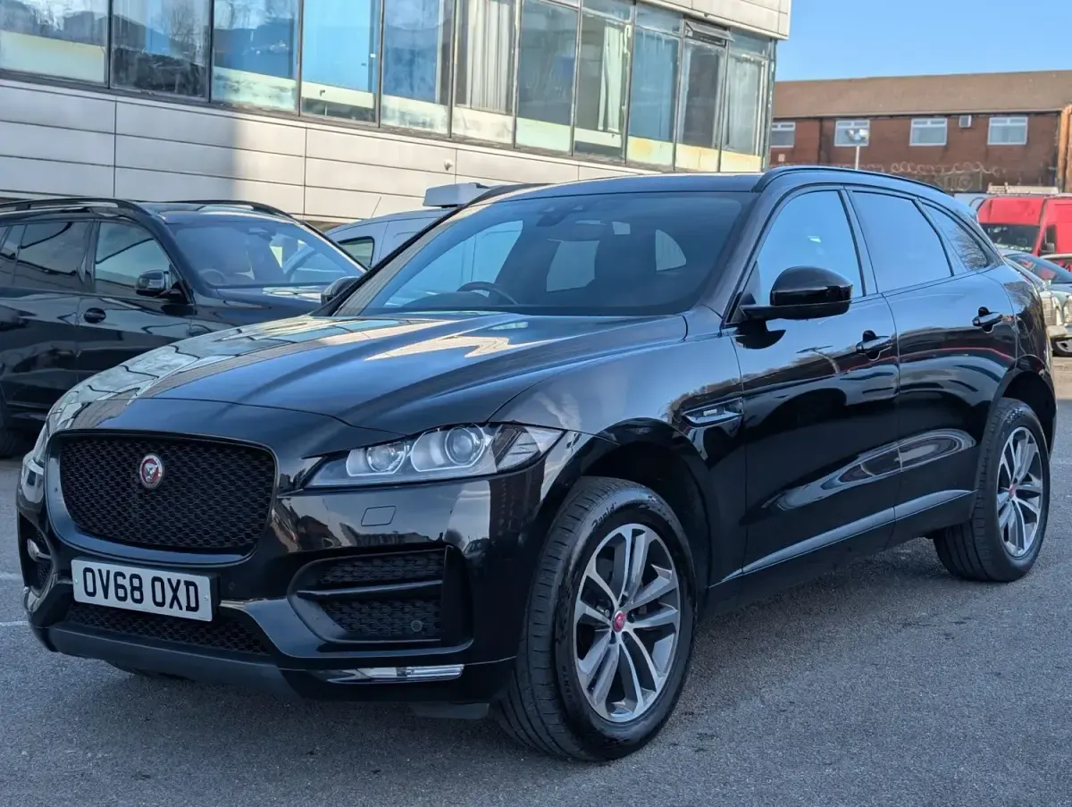 Second-hand Jaguar F-Pace R-Sport 240 CP (176 kW) 2018 Negru SUV