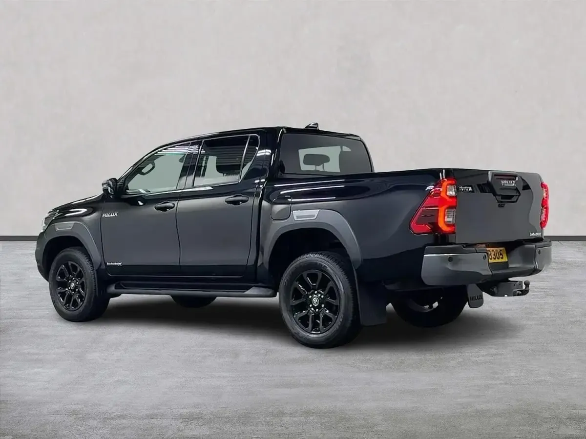 Begagnad Toyota HiLux 204 HK (150 kW) 2025 Svart Pickup
