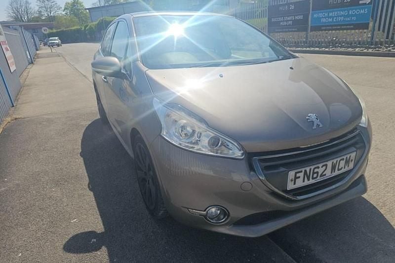 Second-hand Peugeot 208 115 CP (84 kW) 2012 Gri Hatchback
