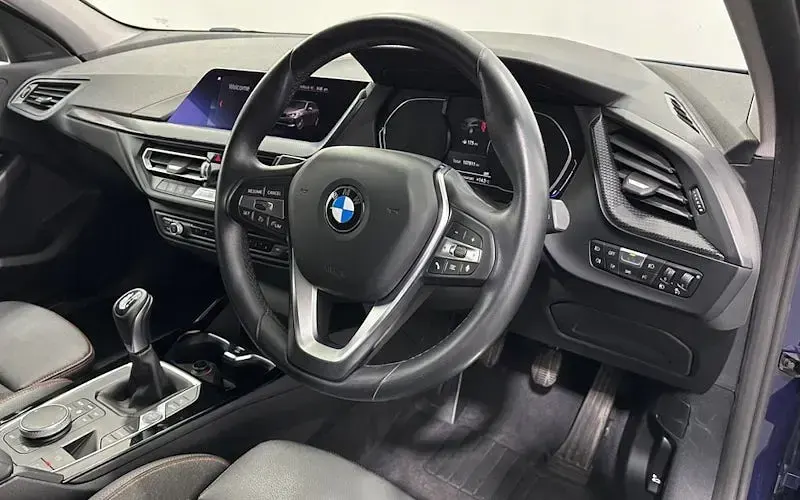 Used BMW 118 Sport Line 150 HP (110 kW) 2020 Blue Hatchback