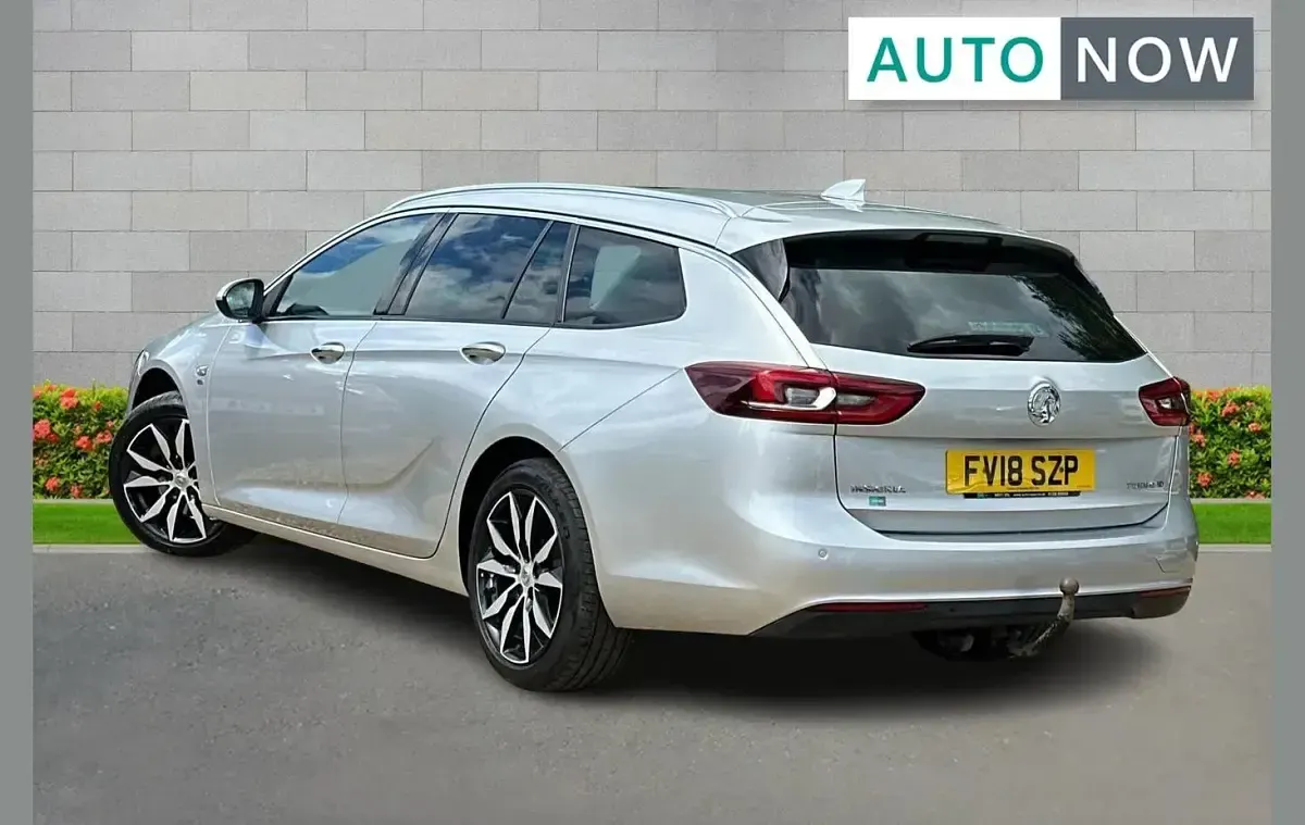 Used Vauxhall Insignia Elite 170 HP (125 kW) 2018 Silver Estate