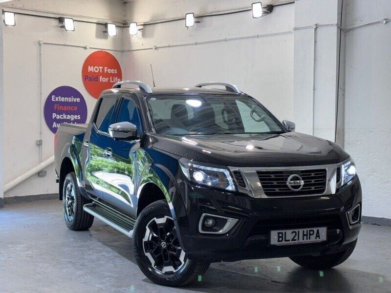 Black Used 2021 Nissan Navara Tekna Pickup | £17,999 (Fair price) - Image 1/4