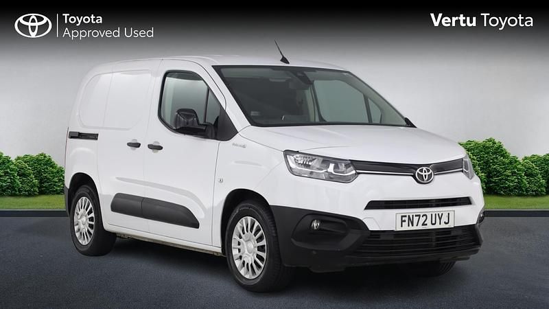 Used 2022 Toyota Proace City City MPV | £10,990 (Fair price) - Image 1/3