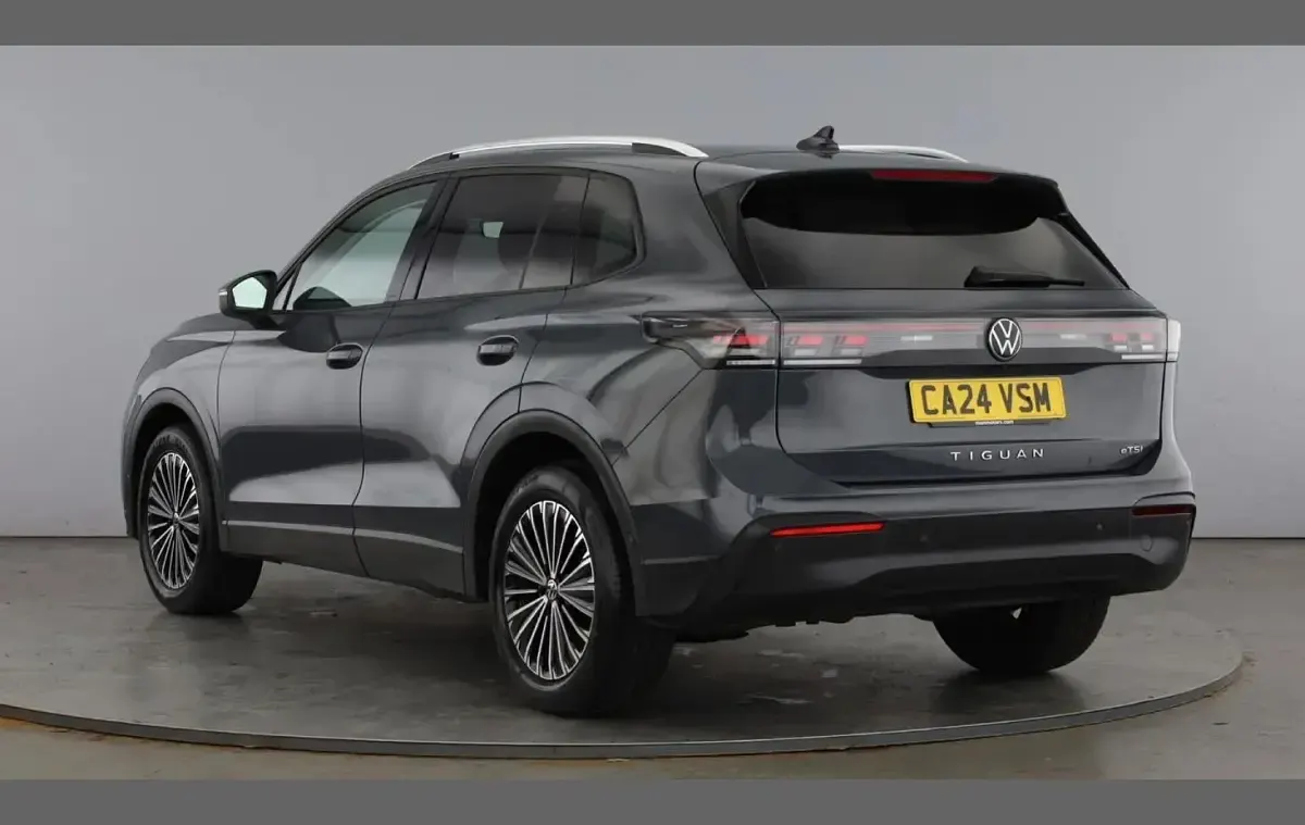 Usado VW Tiguan Match 128 HP (94 kW) 2024 Cinzento SUV