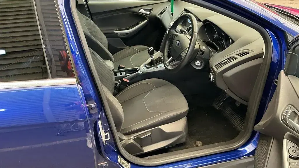 Used Ford Focus Zetec 125 HP (91 kW) 2017 Blue Hatchback