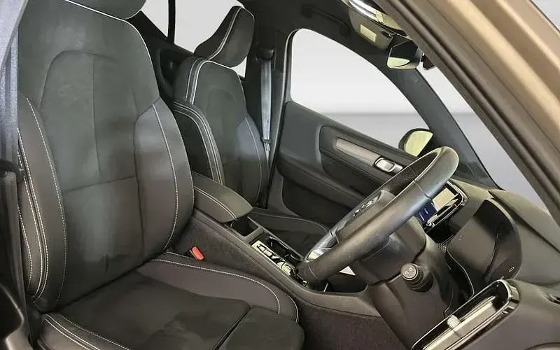 Used Volvo XC40 Plus 163 HP (119 kW) 2023 Gold SUV