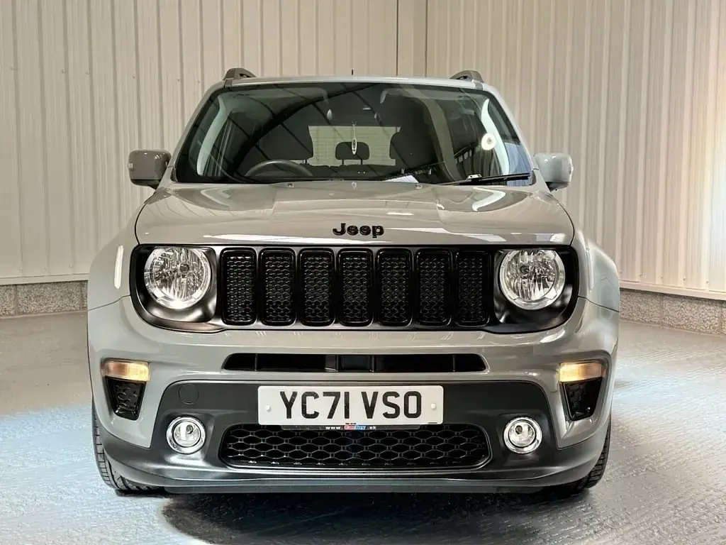 Usado Jeep Renegade Night Eagle 150 CV (110 kW) 2021 Gris SUV