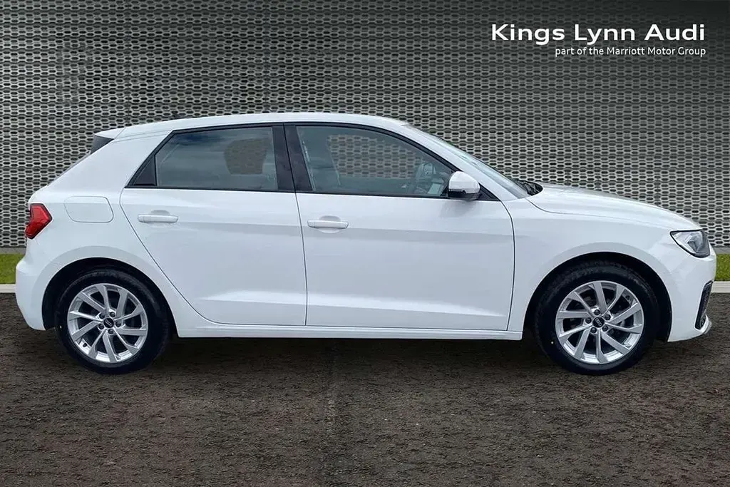 Käytetty Audi A1 Sport 94 HP (69 kW) 2023 Valkoinen Katumaasturi