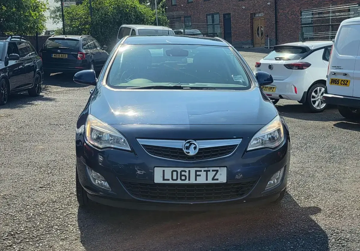 Used Vauxhall Astra Elite 2011 Blue Hatchback