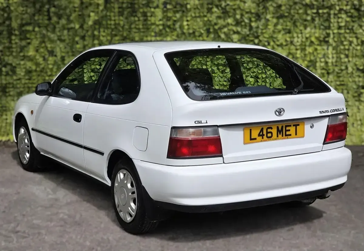 Used Toyota Corolla 87 HP (63 kW) 1993 White Hatchback