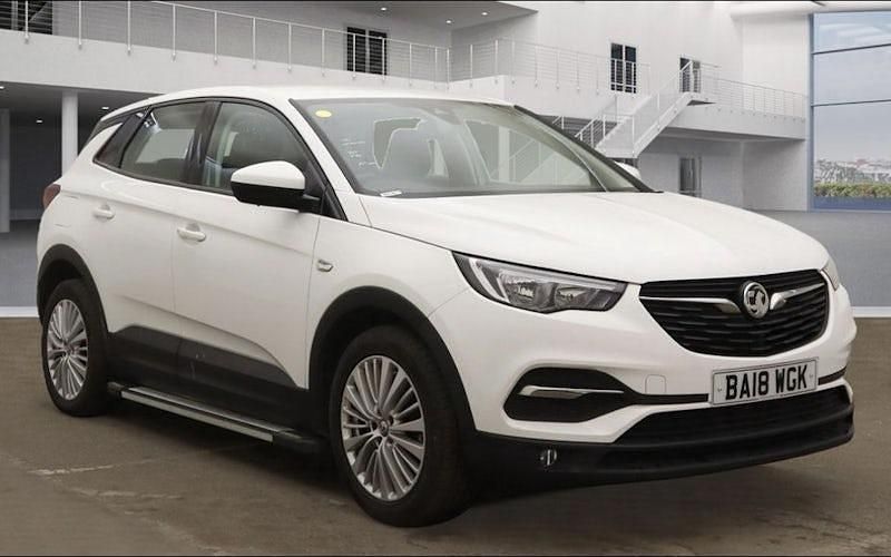 Used Vauxhall Grandland X S 131 HP (96 kW) 2018 White SUV