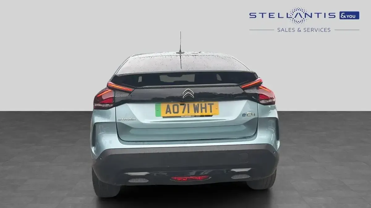 Usado Citroën e-C4 Shine 98 kW (134 CV) 2022 Azul Utilitario