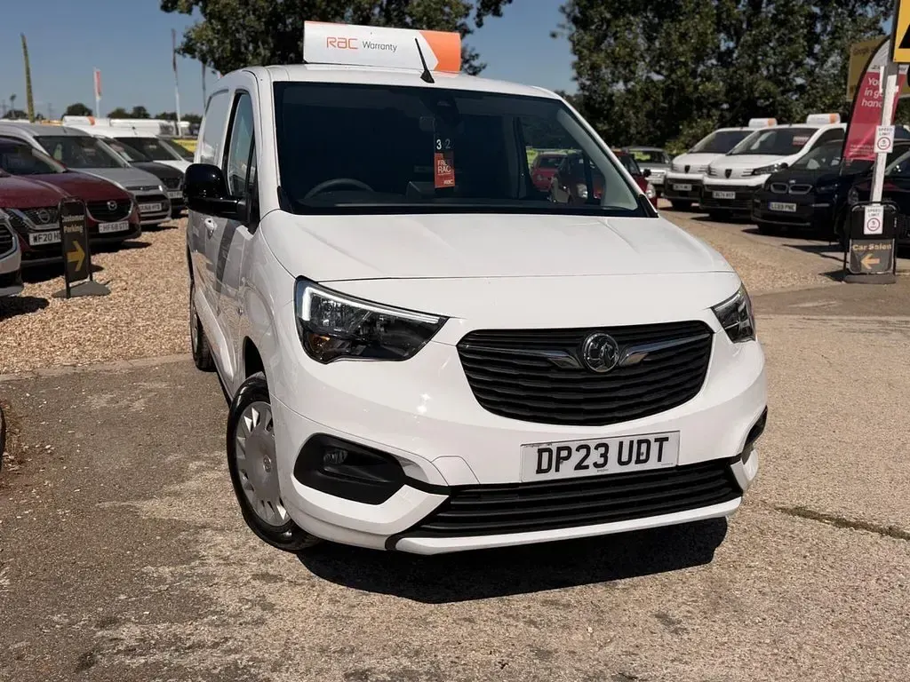 Used Vauxhall Combo S 100 HP (73 kW) 2023 White MPV