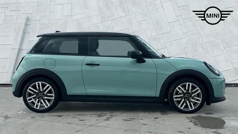 Gebraucht Mini Cooper Hatch 154 PS (113 kW) 2024 Grün Kleinwagen