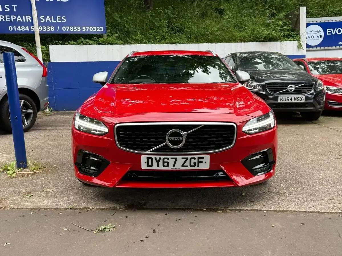 Used Volvo V90 R-Design 235 HP (172 kW) 2017 Red Estate