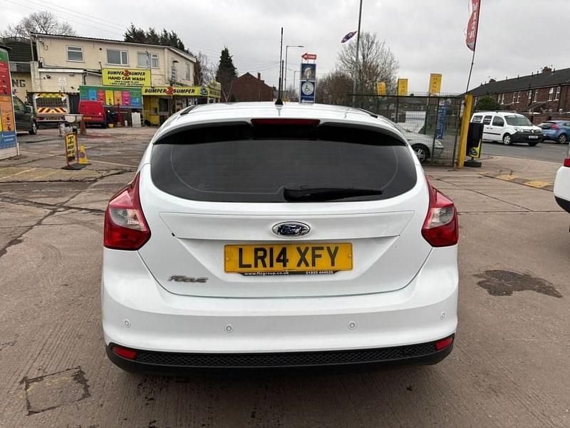 Used Ford Focus Titanium 115 HP (84 kW) 2014 White Hatchback