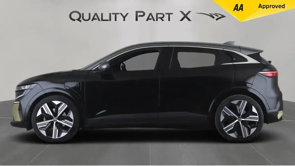 Used Renault Megane E-Tech Iconic 160 kW (218 HP) 2023 Black/grey Hatchback