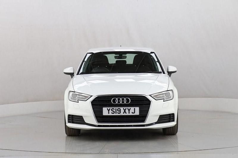 Used Audi A3 Sportback Design 116 HP (85 kW) 2019 White Hatchback