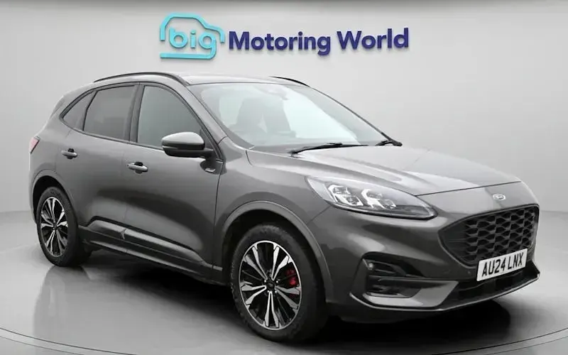 Usado Ford Kuga ST-Line X 224 HP (164 kW) 2023 SUV