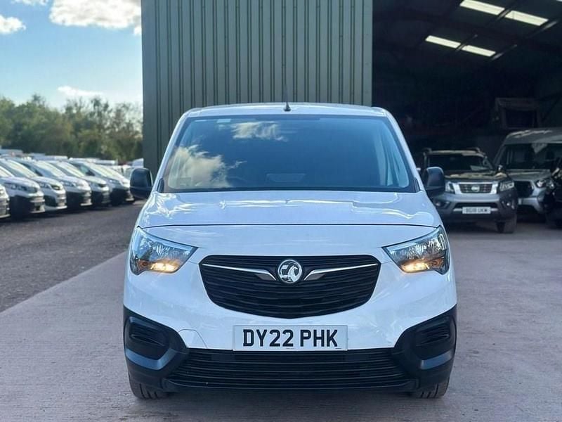 Usado Vauxhall Combo 100 HP (73 kW) 2022 Branco Monovolume