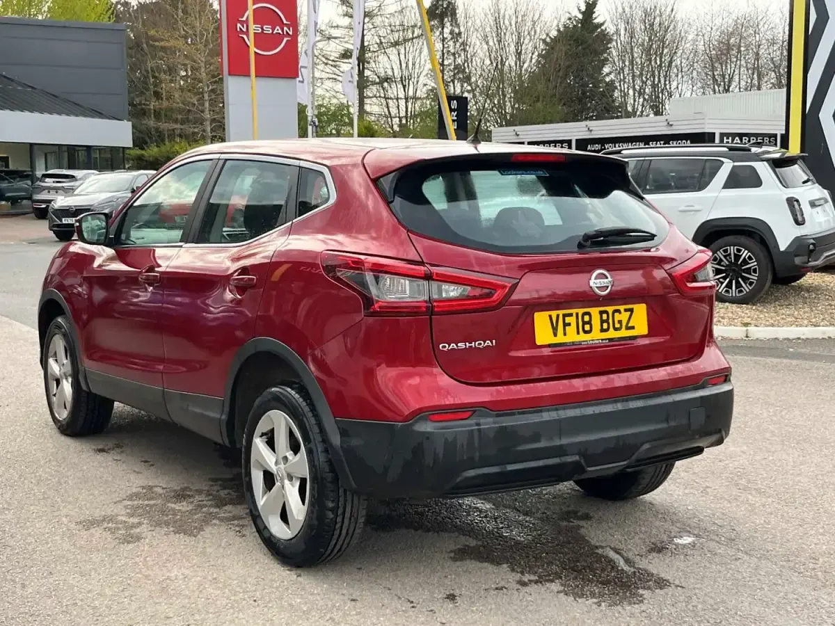 Używany Nissan Qashqai Acenta 2018 Czerwony SUV