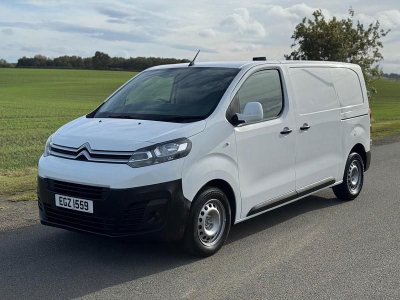 White Used 2016 Citroën Dispatch MPV | £3,850 (Good price) - Image 1/4