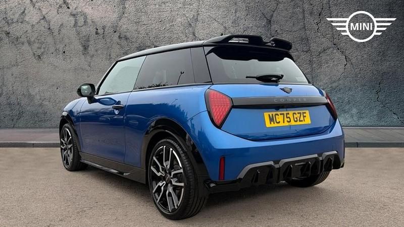 Begagnad Mini Cooper Hatch 113 kW (154 HK) 2026 Blå Halvkombi