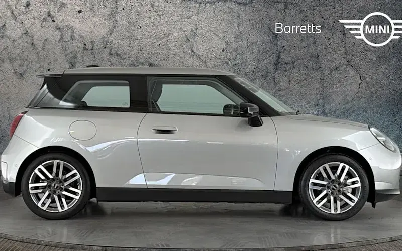 Used Mini Cooper Classic 135 kW (184 HP) 2026 Hatchback