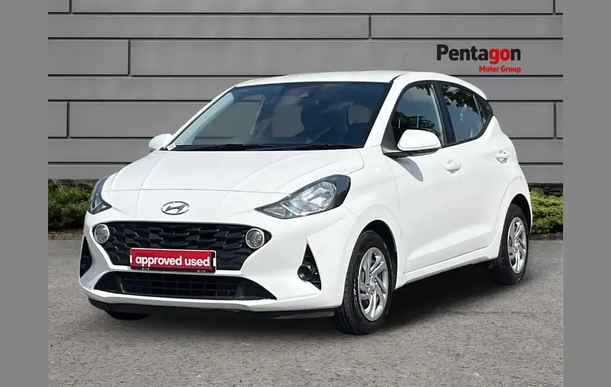 Used Hyundai i10 SE 65 HP (47 kW) 2023 White Hatchback