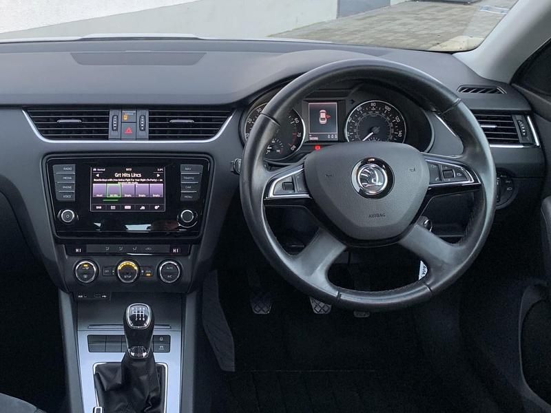 Used Skoda Octavia Elegance 140 HP (102 kW) 2013 Silver Hatchback