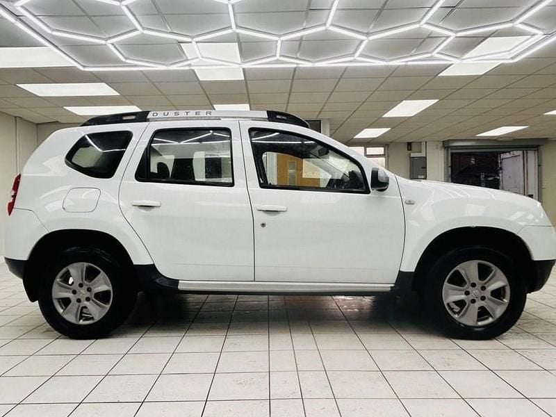 Used Dacia Duster Lauréate 110 HP (80 kW) 2017 White SUV
