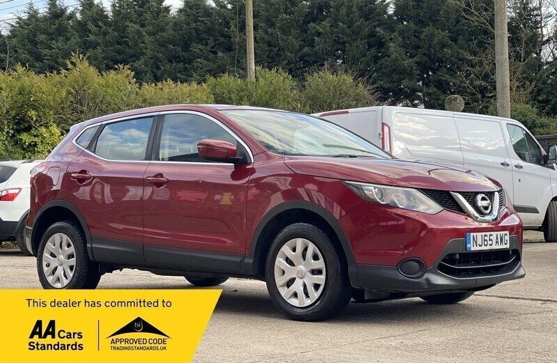 Red Used 2015 Nissan Qashqai Pack SUV | £4,190 - Image 1/2