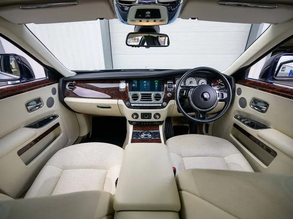 Used Rolls Royce Ghost 563 HP (414 kW) 2012 Purple Sedan